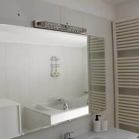 La Casa Bianca Di Luca فيوميتشينو